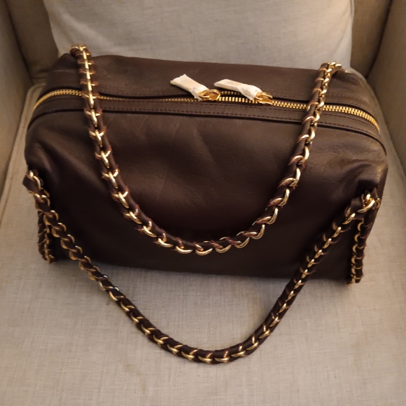 Elegant Dark Brown Leather Handbag with Gold Chain - Picture 3 of 6